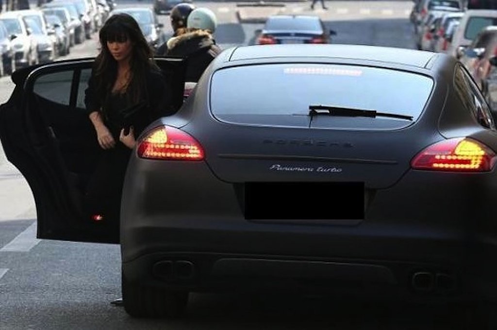 Click image for larger version

Name:	cars-of-the-kardashians.jpg
Views:	40
Size:	264.2 KB
ID:	467338