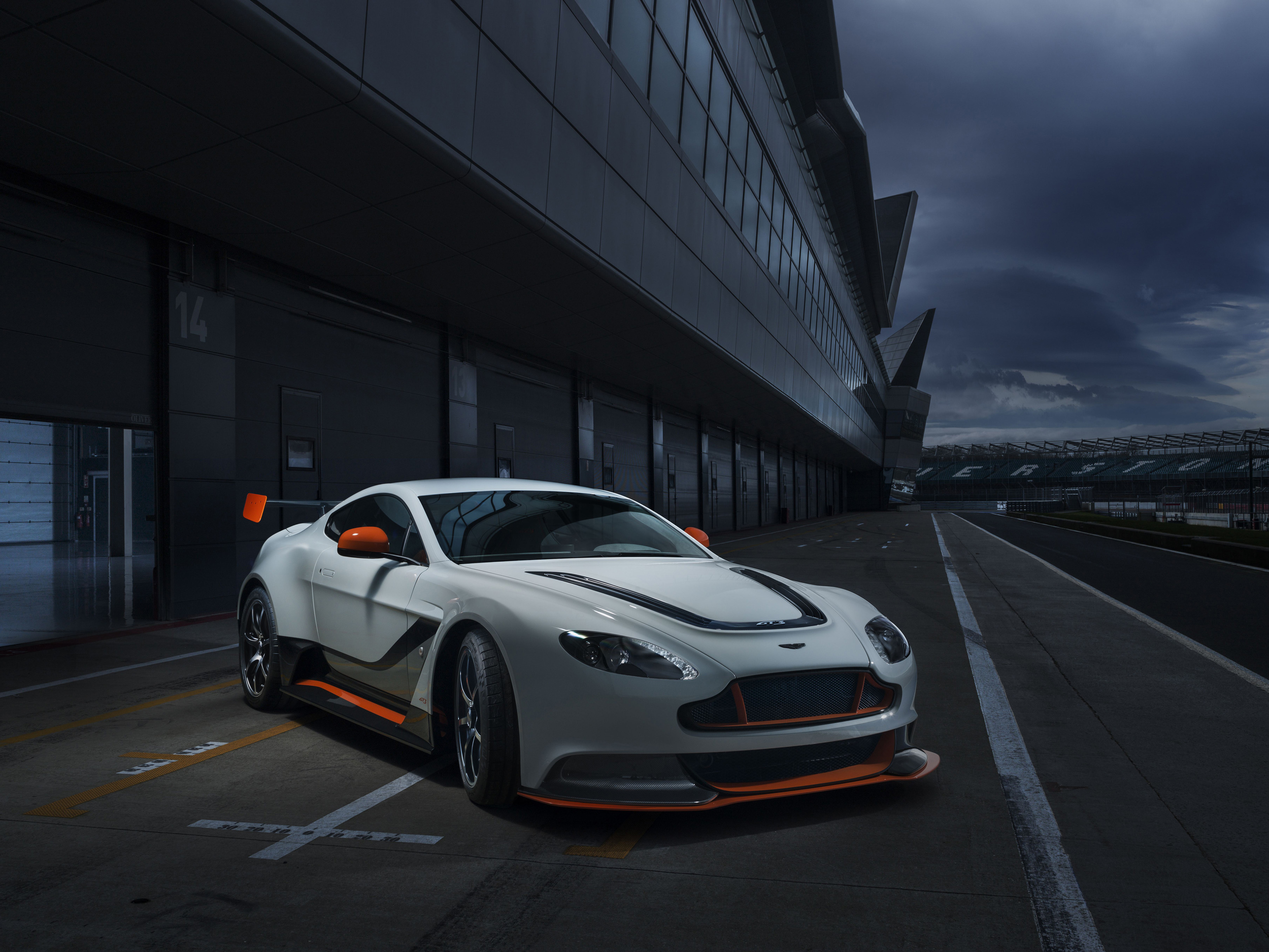 vantage-gt3-01-1