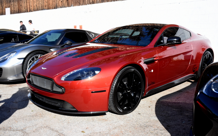 Aston Martin V12 Vantage