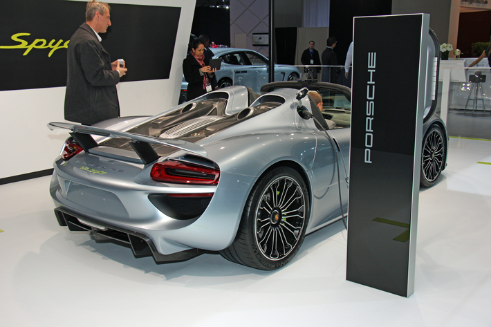 PORSCHE918rear_tail_lights