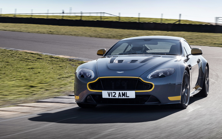 Manual Transmission Offered on 2017 Aston Martin V12 Vantage S