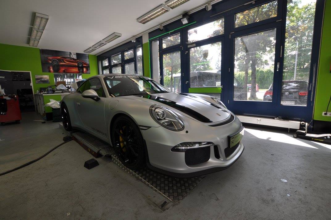 That's a Wrap: 2017 Porsche 911 R Gets a New Matte Aluminum Skin ...