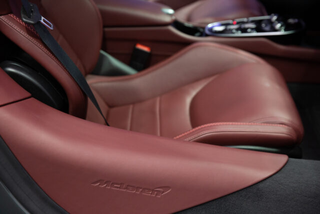 McLaren GT_interior seat - 6SpeedOnline