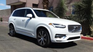 A Closer Look at the Volvo XC90 T8 E-AWD Inscription Electric/Hybrid